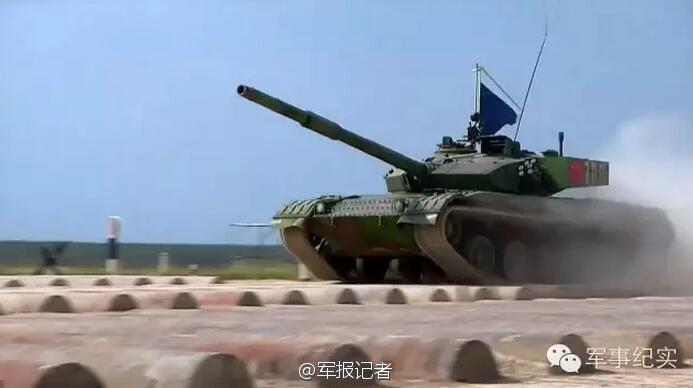 朝鲜进行600毫米超大型火箭炮示威齐射